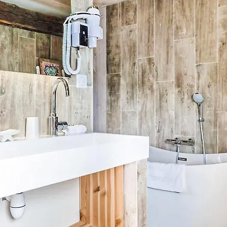 Beautiful Home In Grolejac With Indoor Swimming Pool, Wifi And 5 Bedrooms Groléjac